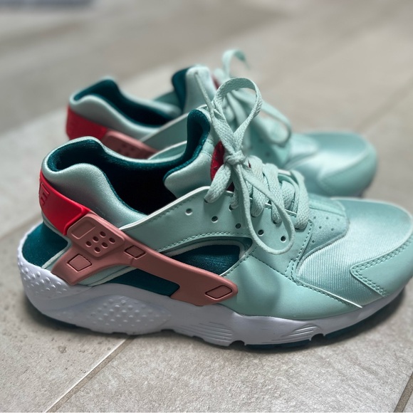 Nike Huaraches, excellent condition - Picture 1 of 5